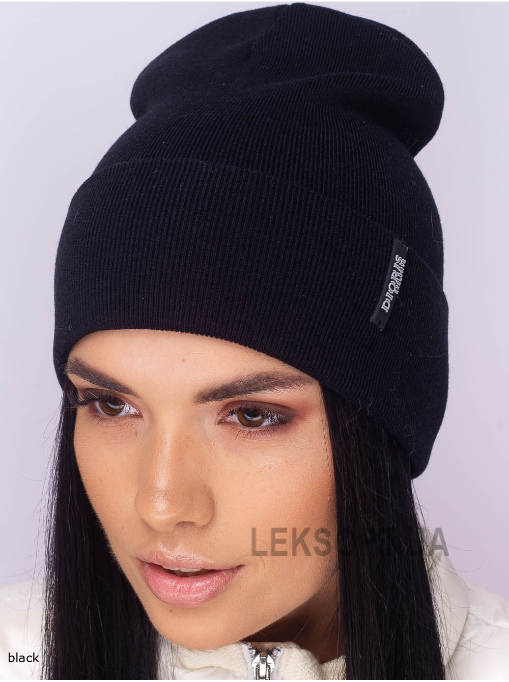 Women's cap with a turn-up Legenda