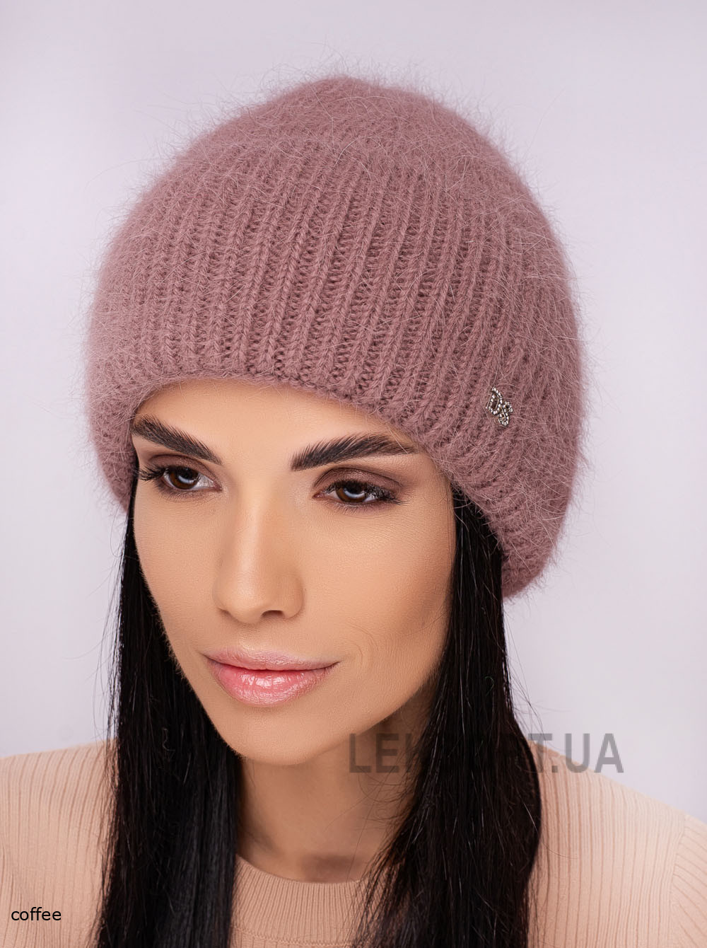 Women's hat with a Bukovina lapel