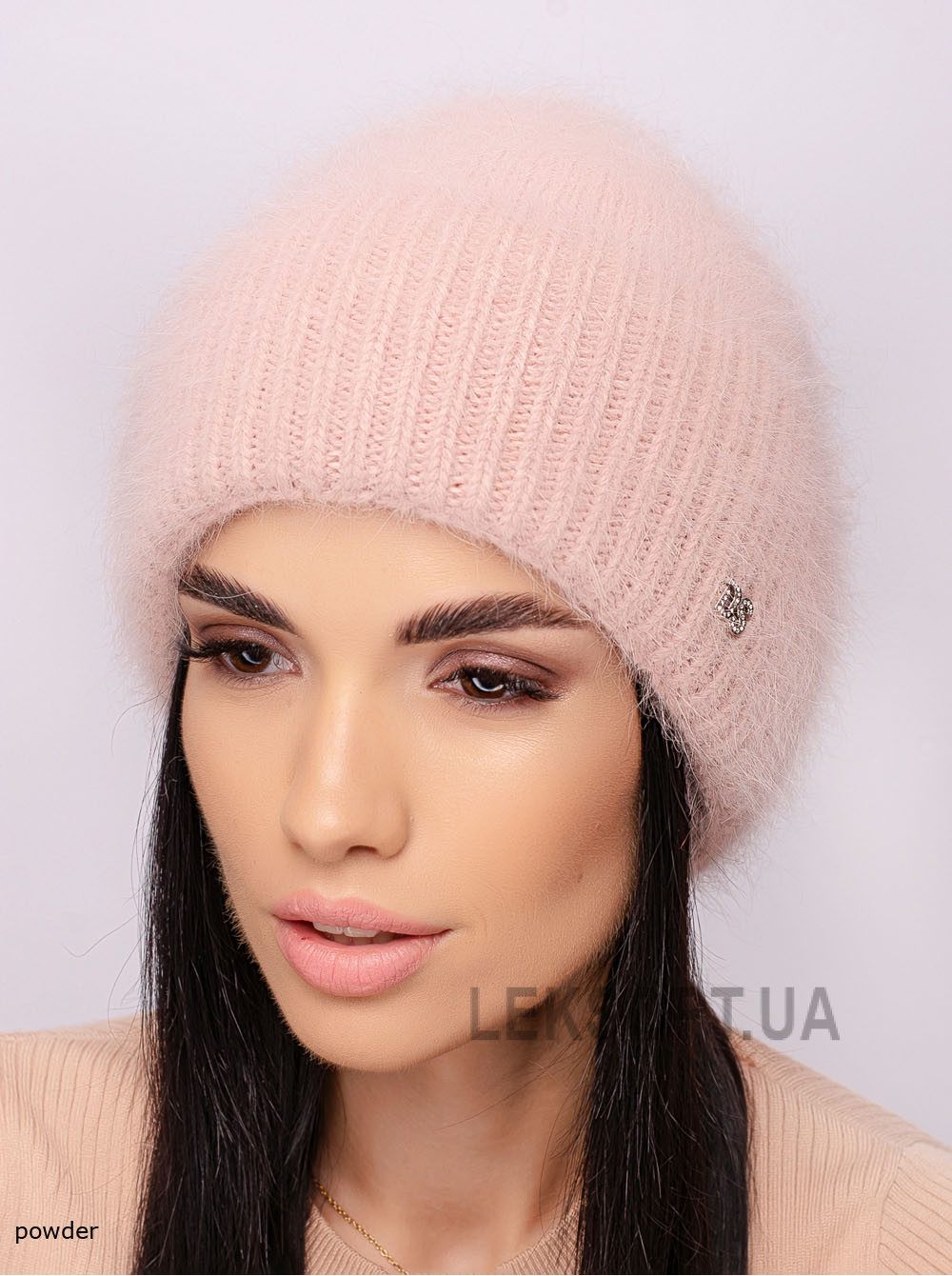 Women's hat with a Bukovina lapel