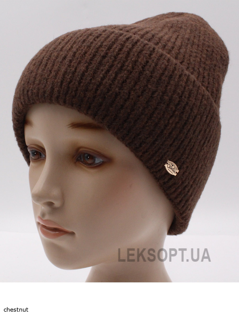 Women's hat with a Bugatti lapel