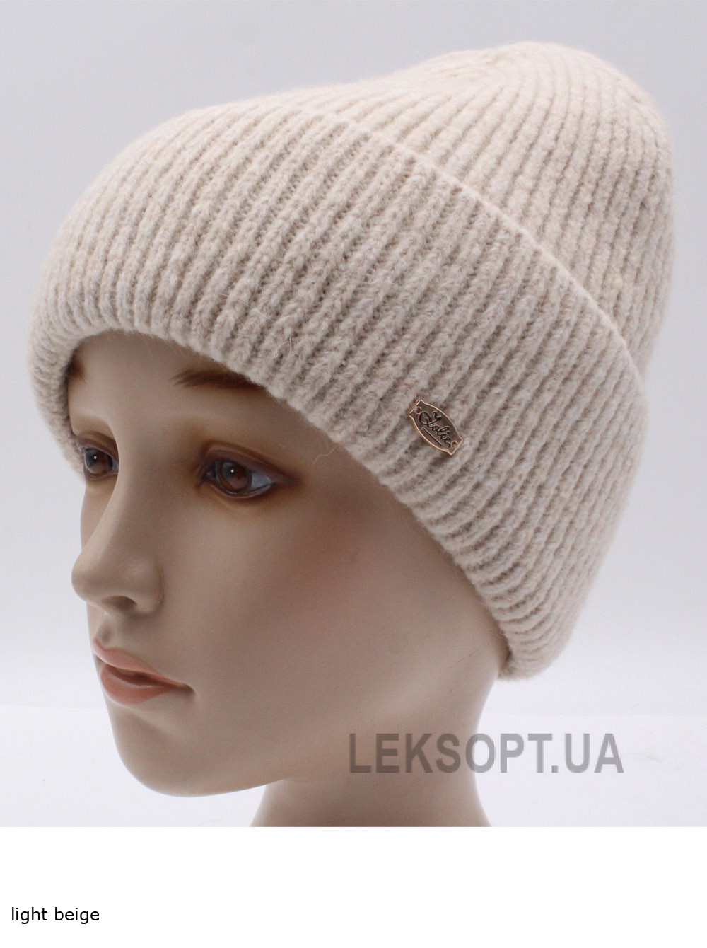 Women's hat with a Bugatti lapel