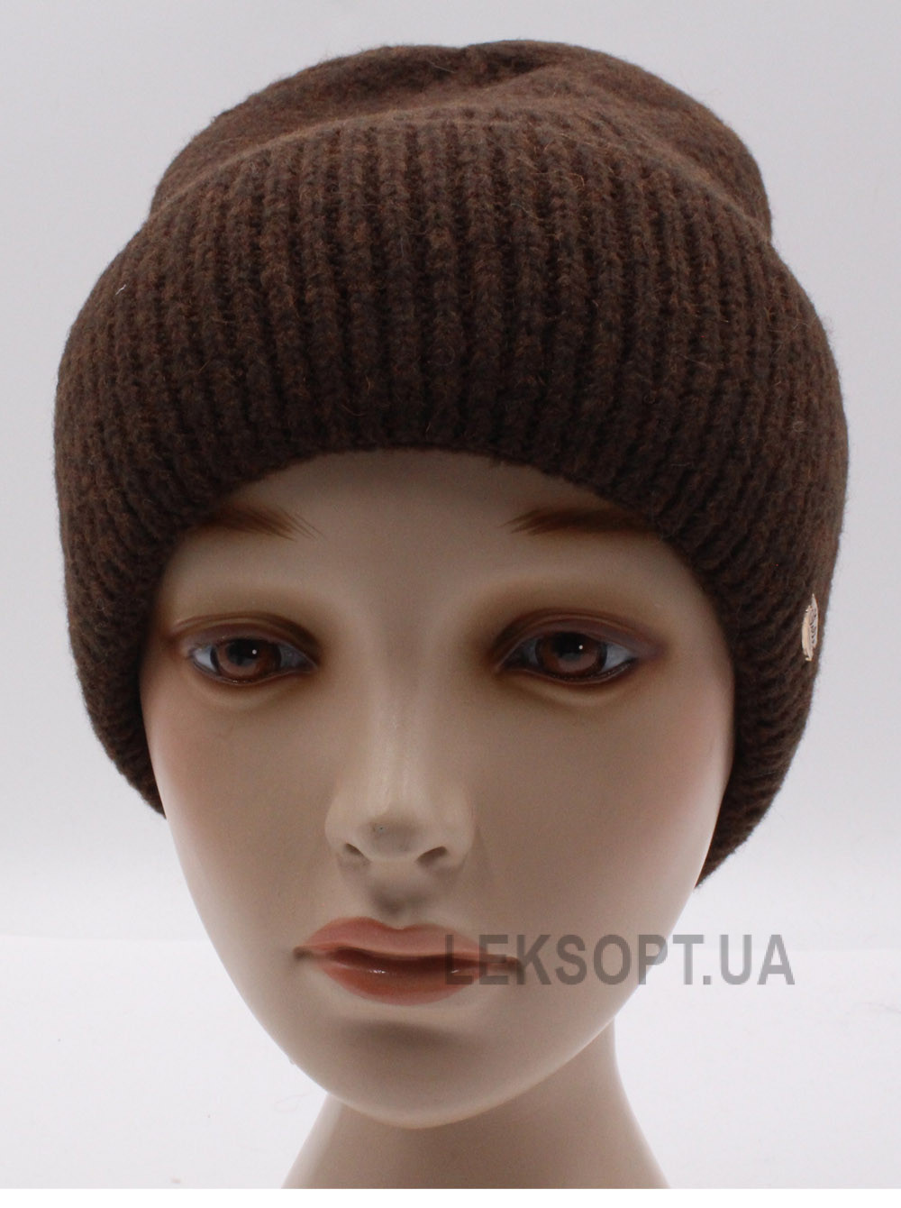 Women's hat with a Bugatti lapel