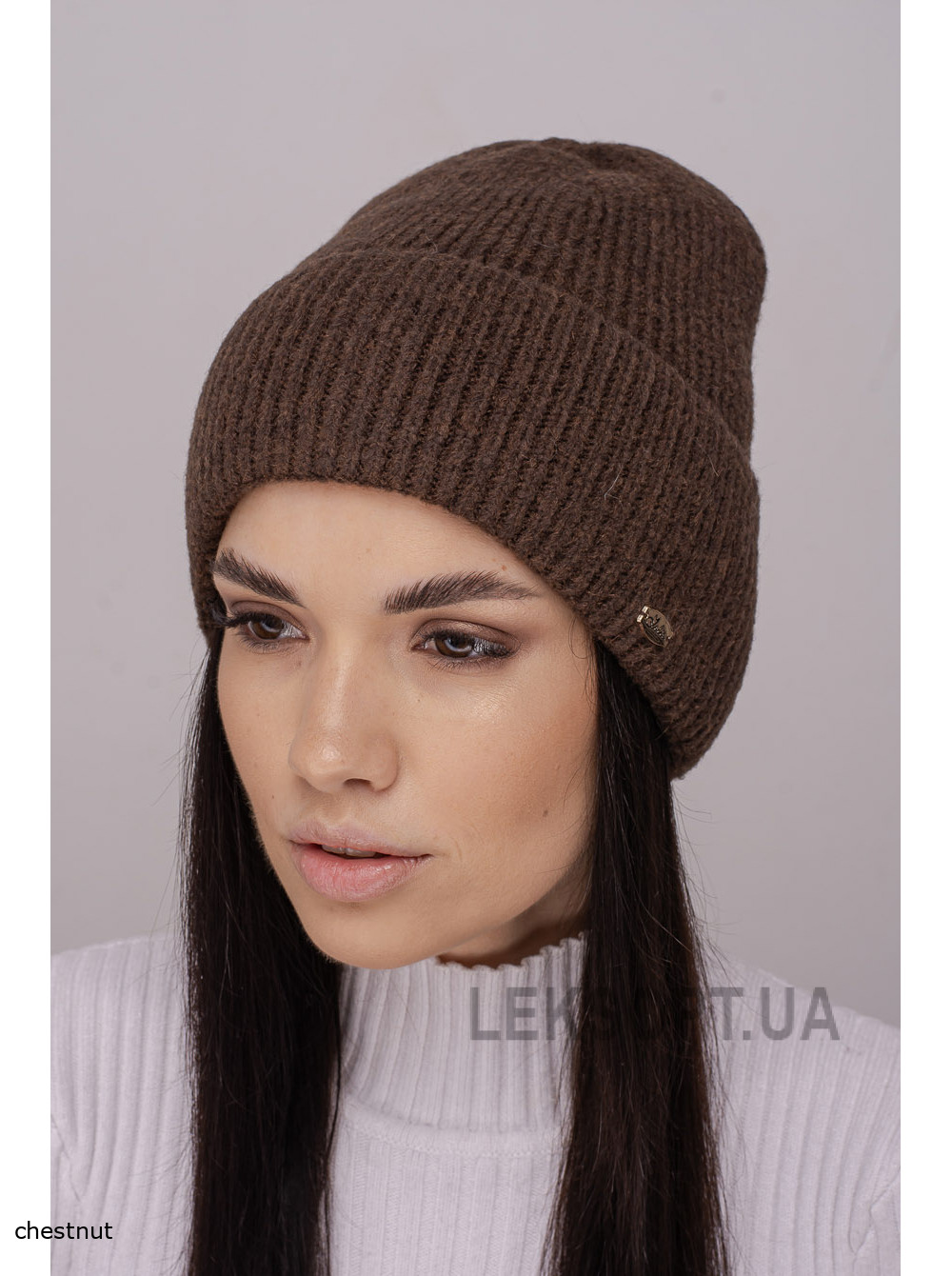 Women's hat with a Bugatti lapel