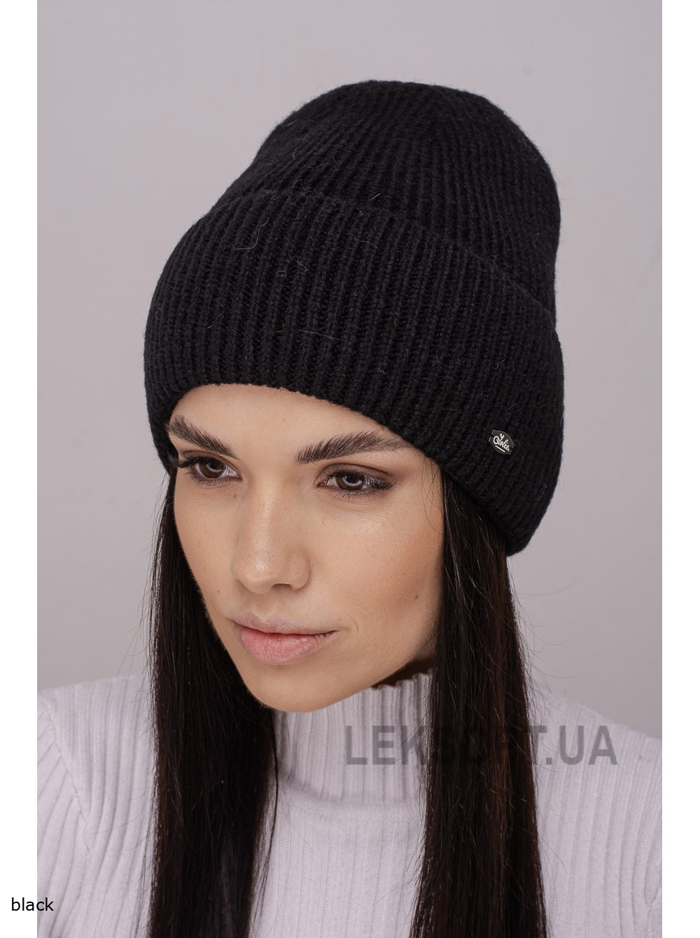 Women's hat with a Bugatti lapel