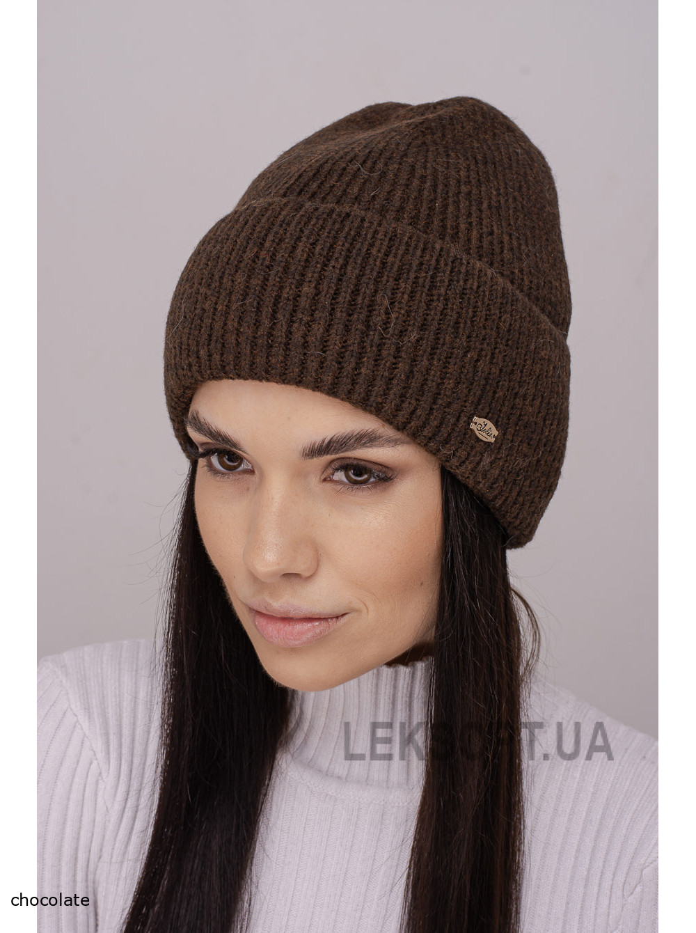 Women's hat with a Bugatti lapel