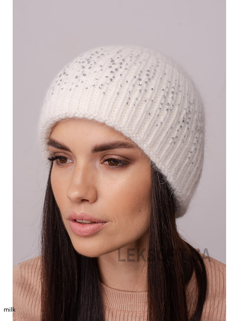 Women's hat with a Diamant lapel