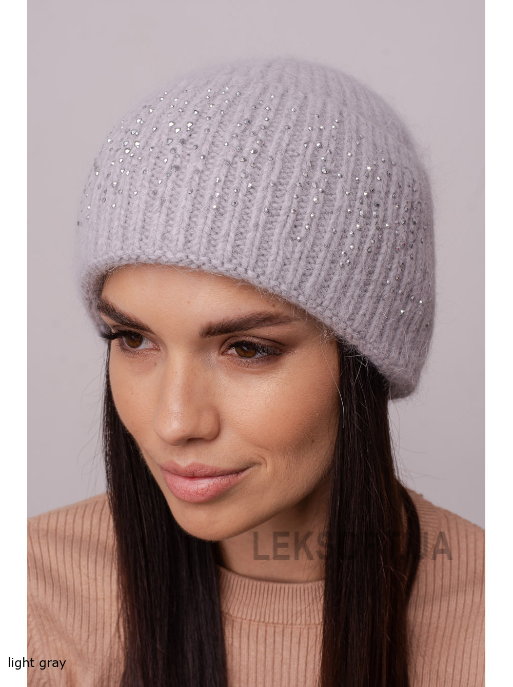 Women's hat with a Diamant lapel
