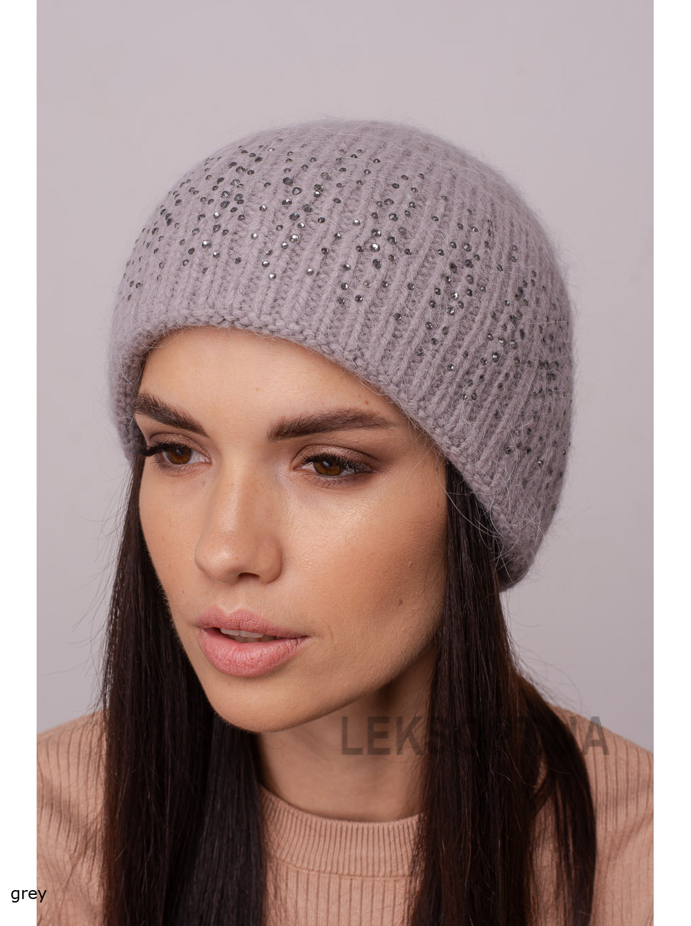Women's hat with a Diamant lapel