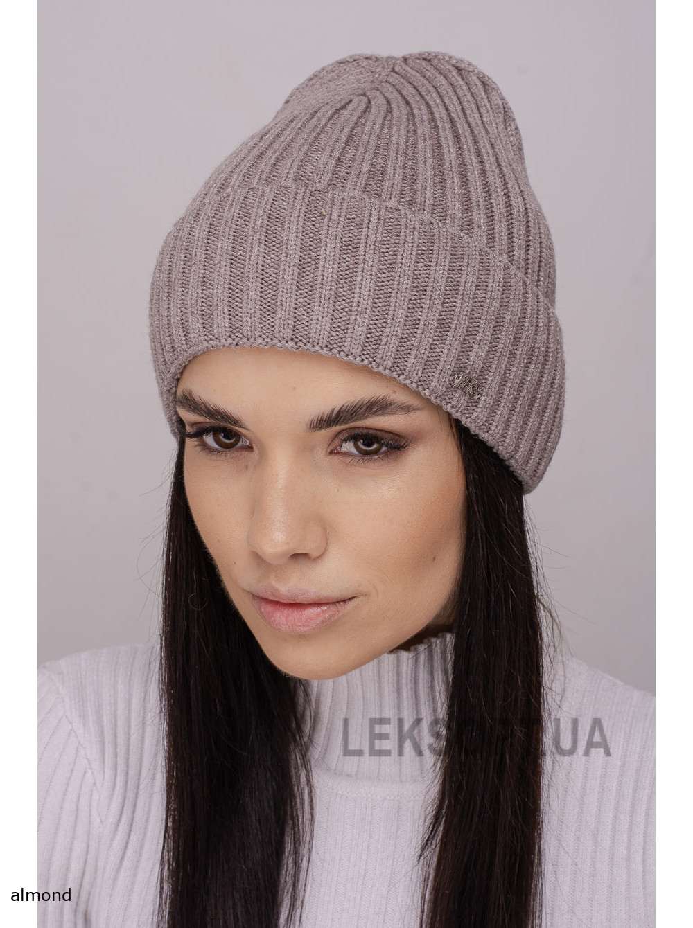 Women's cap with a lapel Mango