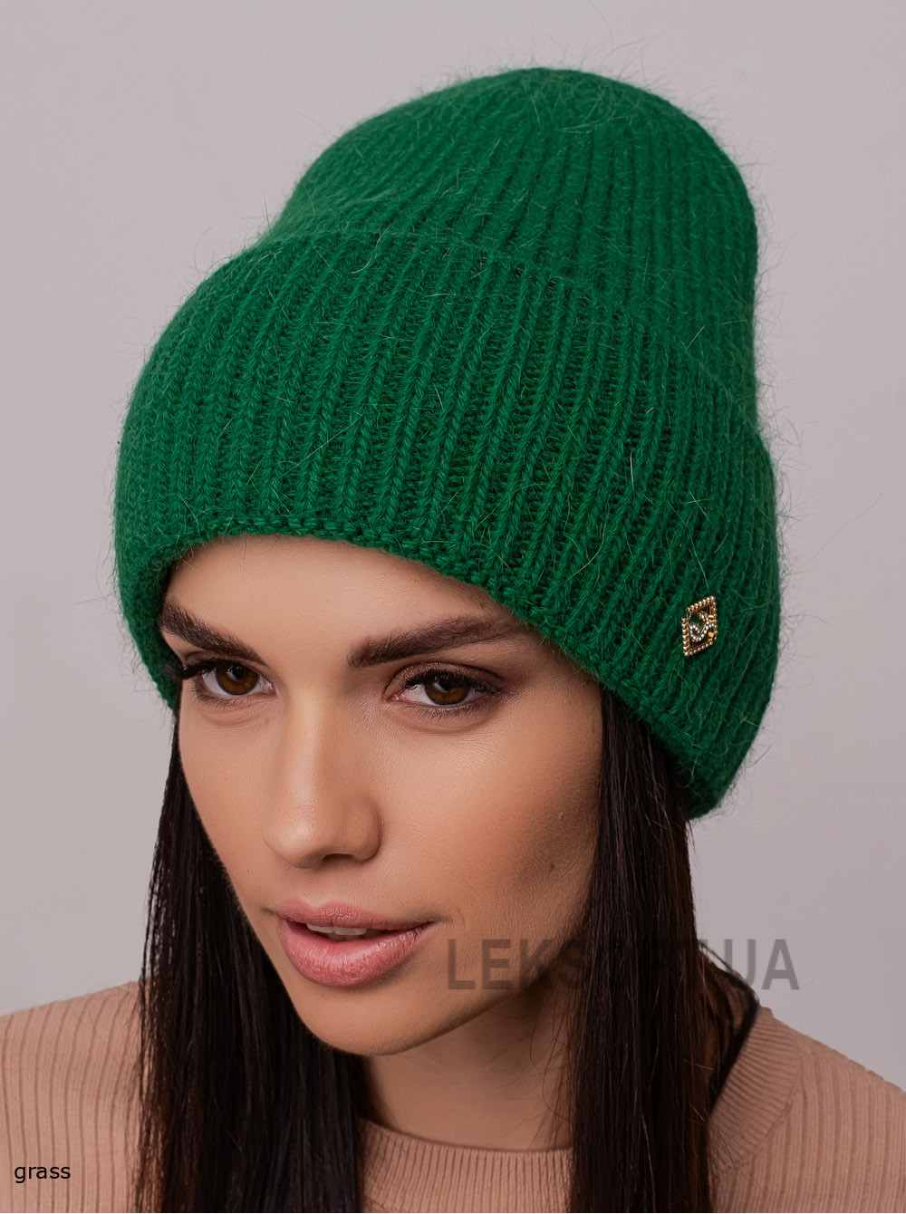 Women's cap with a turn-up Tryufel'