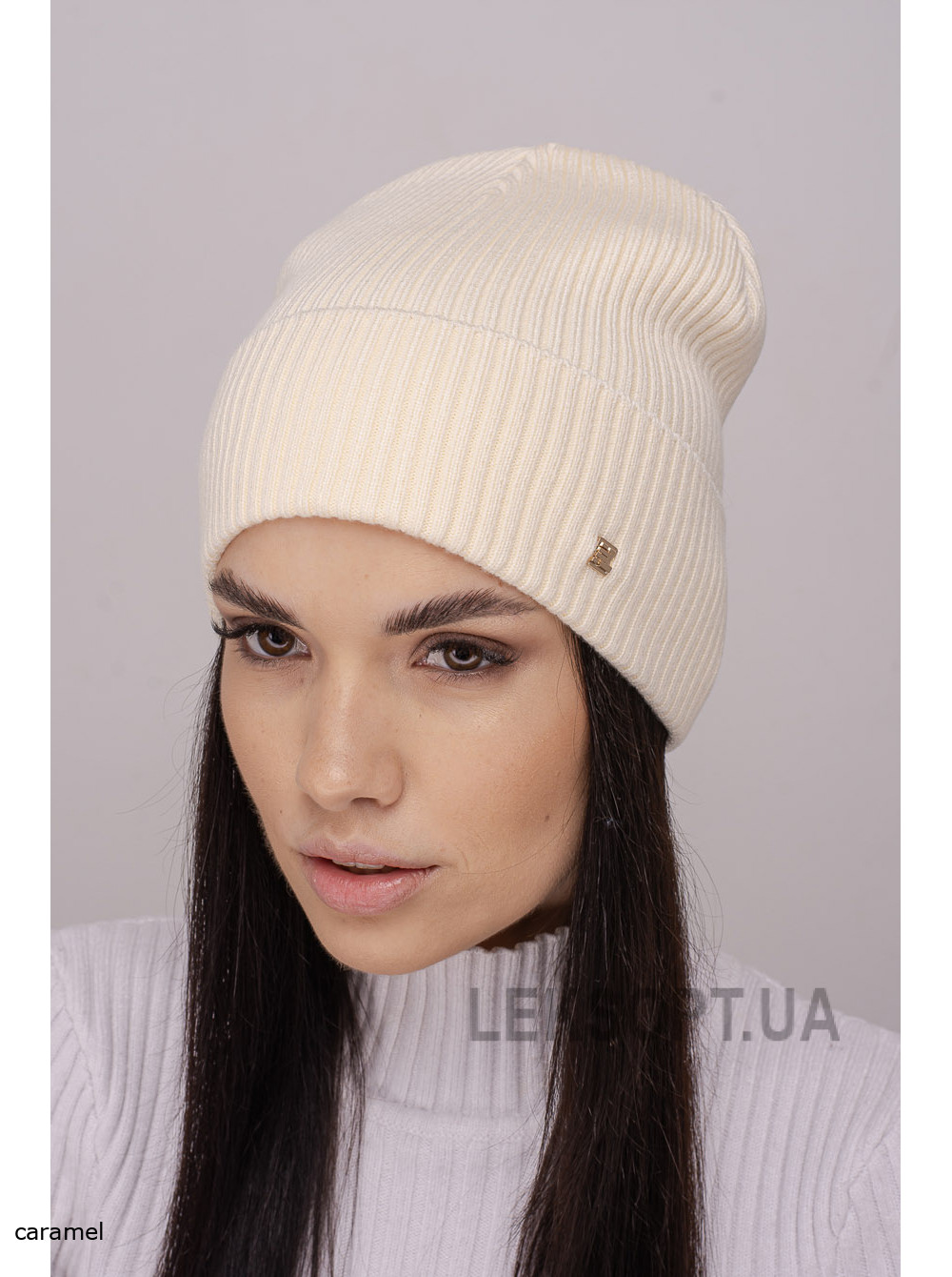 Women's cap with a lapel Feniks