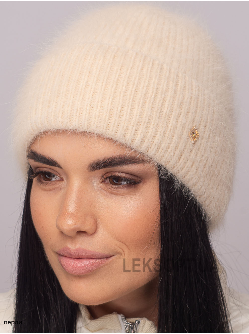 Жіноча шапка з відворотом Дiорiс