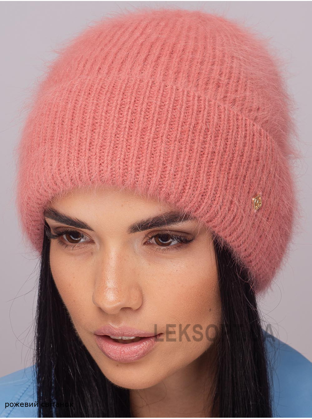 Жіноча шапка з відворотом Дiорiс