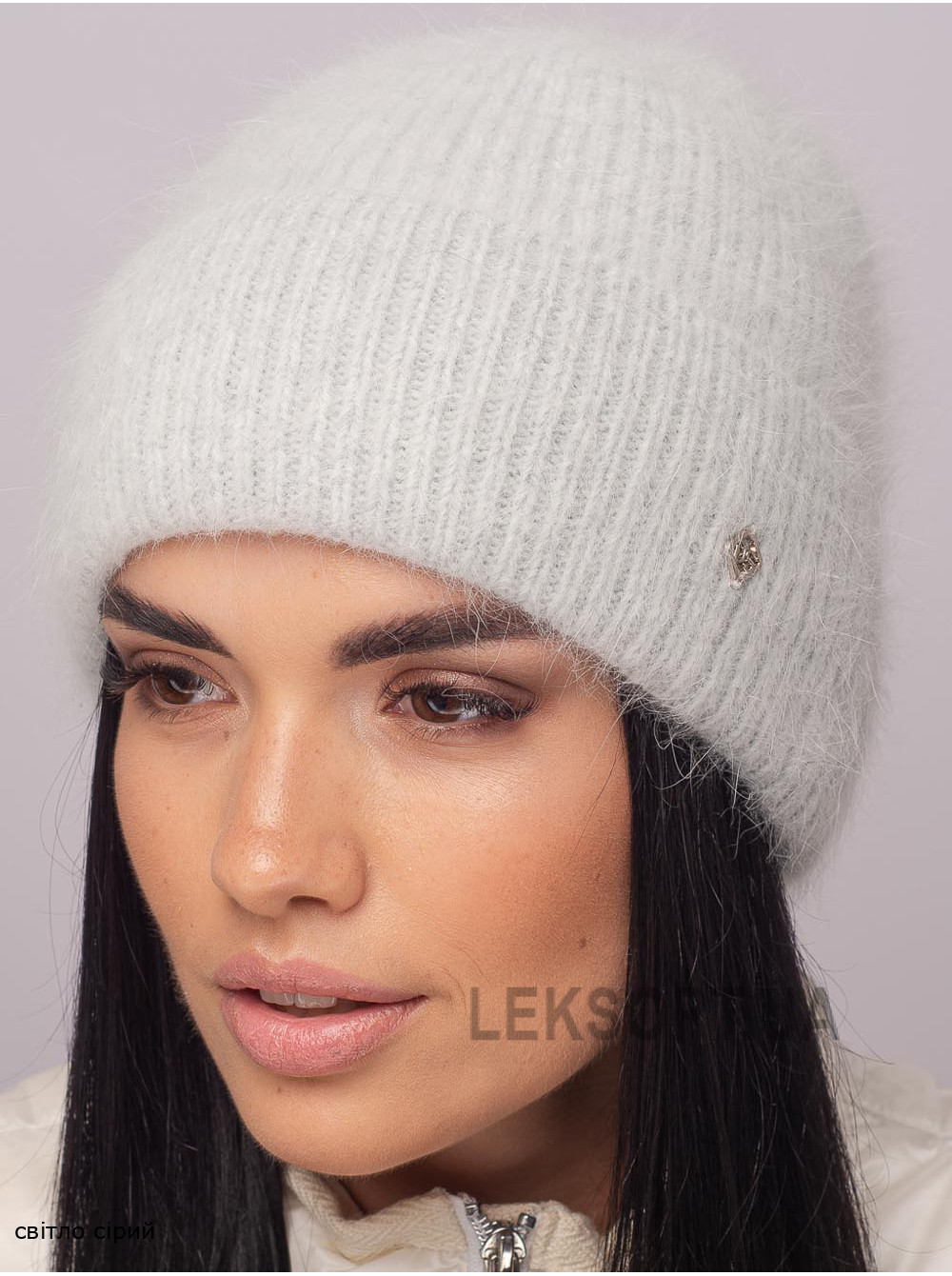 Жіноча шапка з відворотом Дiорiс