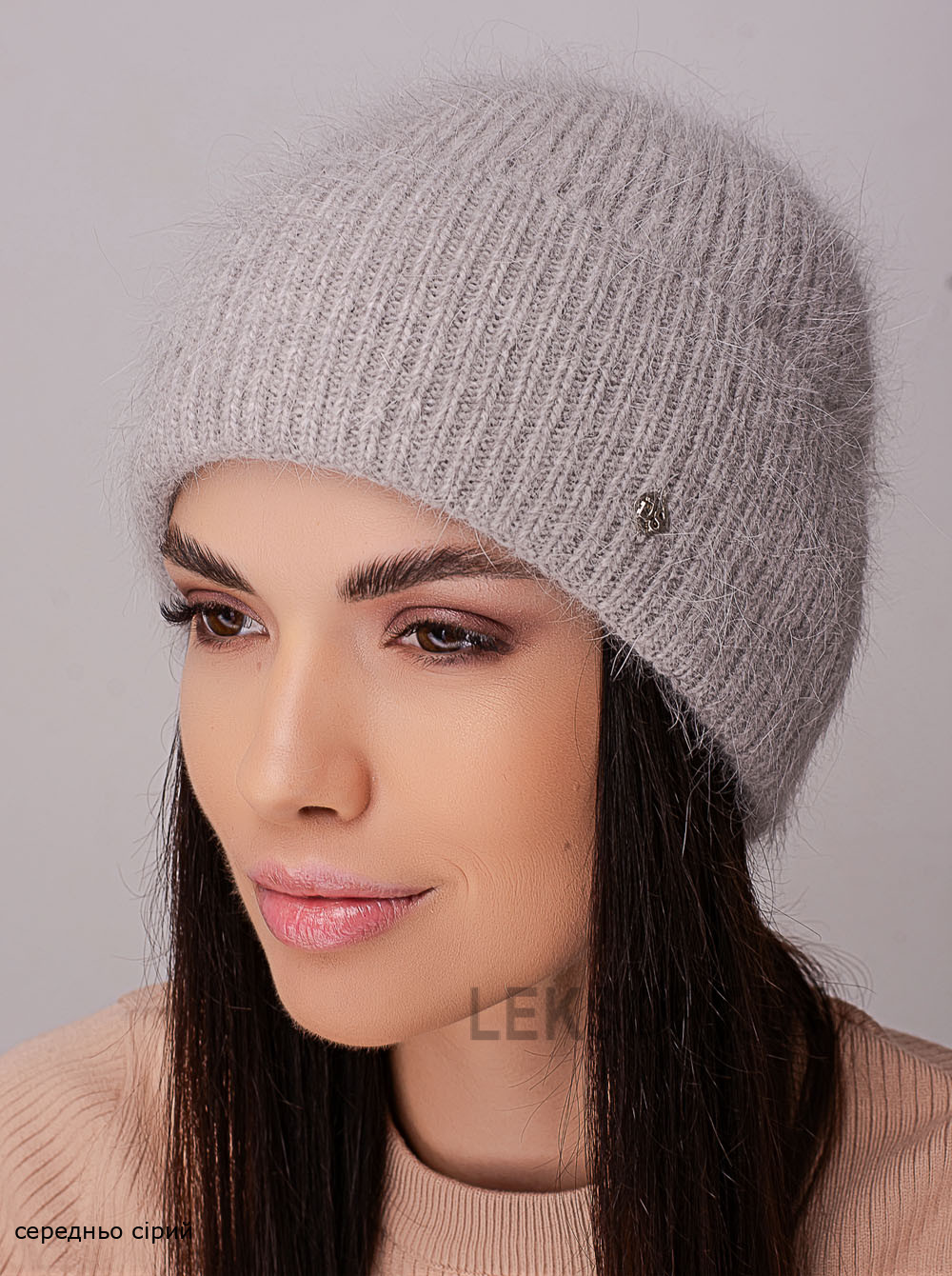 Жіноча шапка з відворотом Дiорiс