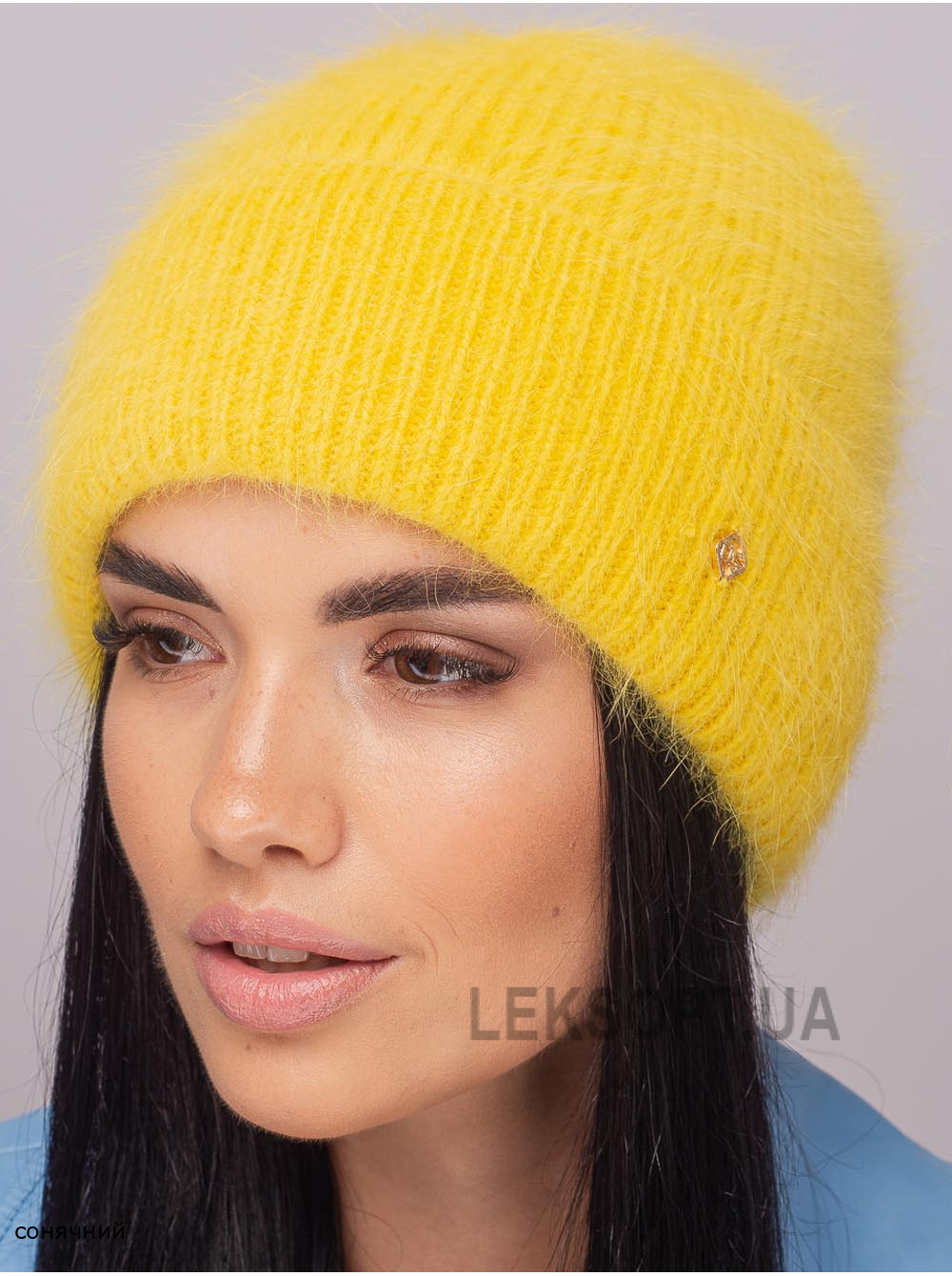 Жіноча шапка з відворотом Дiорiс