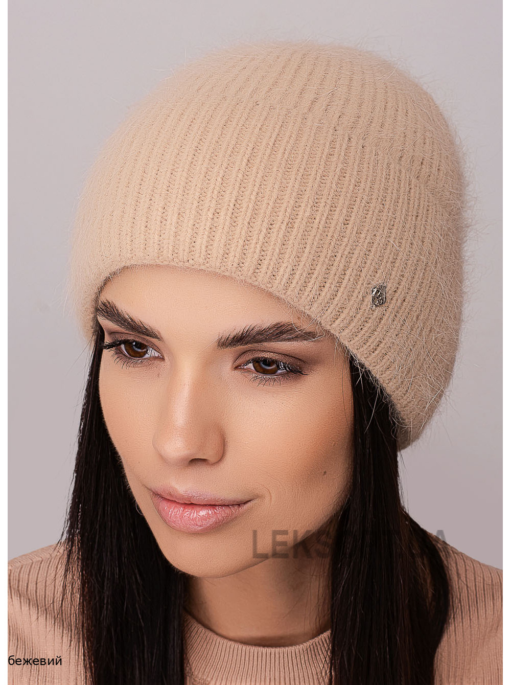 Жіноча шапка з відворотом Дiорiс