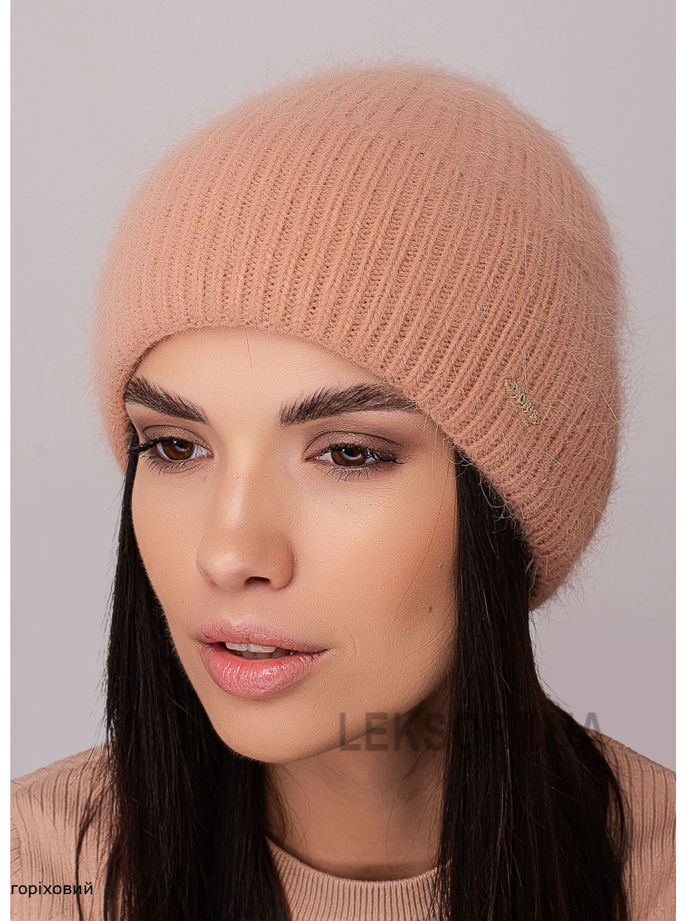 Жіноча шапка з відворотом Дiорiс